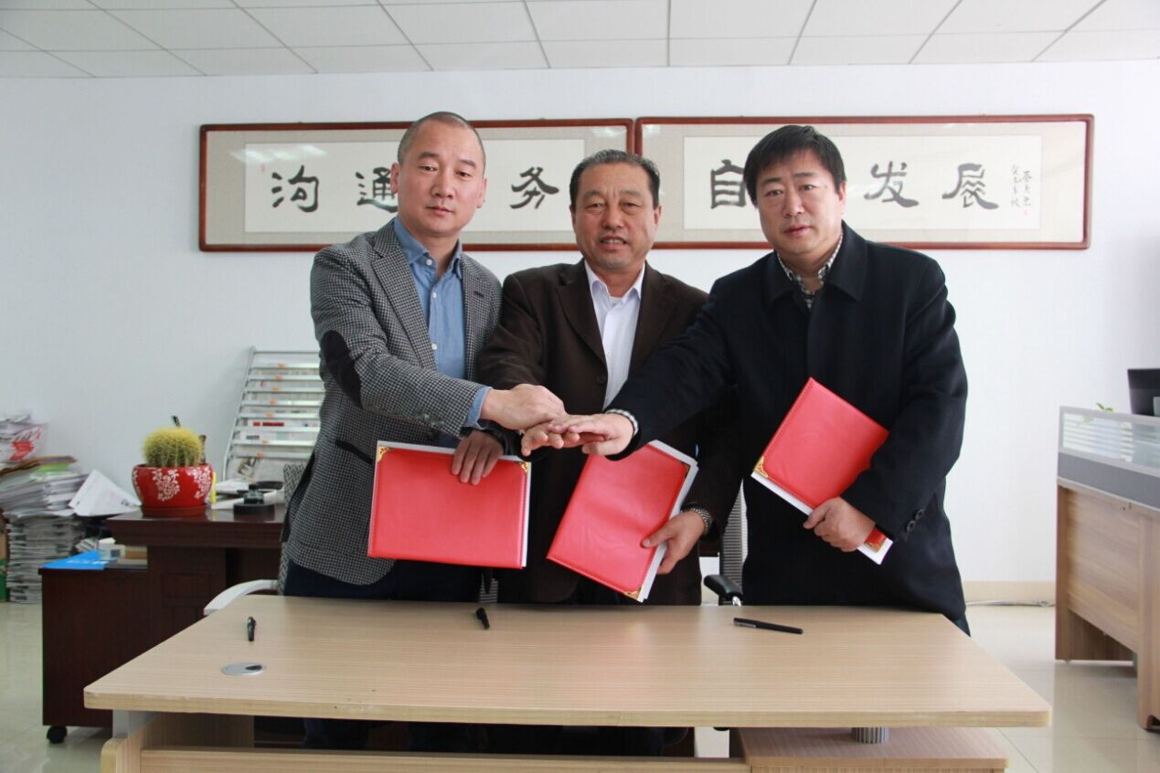 內(nèi)蒙古農(nóng)牧業(yè)產(chǎn)業(yè)化龍頭企業(yè)協(xié)會、北京萬生元新農(nóng)業(yè)科技有限公司與內(nèi)蒙古拉卡拉支付有限公司簽署三方戰(zhàn)略框架合作協(xié)議——進一步實施內(nèi)蒙古綠色農(nóng)畜產(chǎn)品走出去戰(zhàn)略