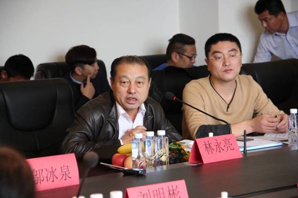內蒙古農牧業(yè)產(chǎn)業(yè)化龍頭企業(yè)協(xié)會執(zhí)行會長林永亮主持會議.JPG