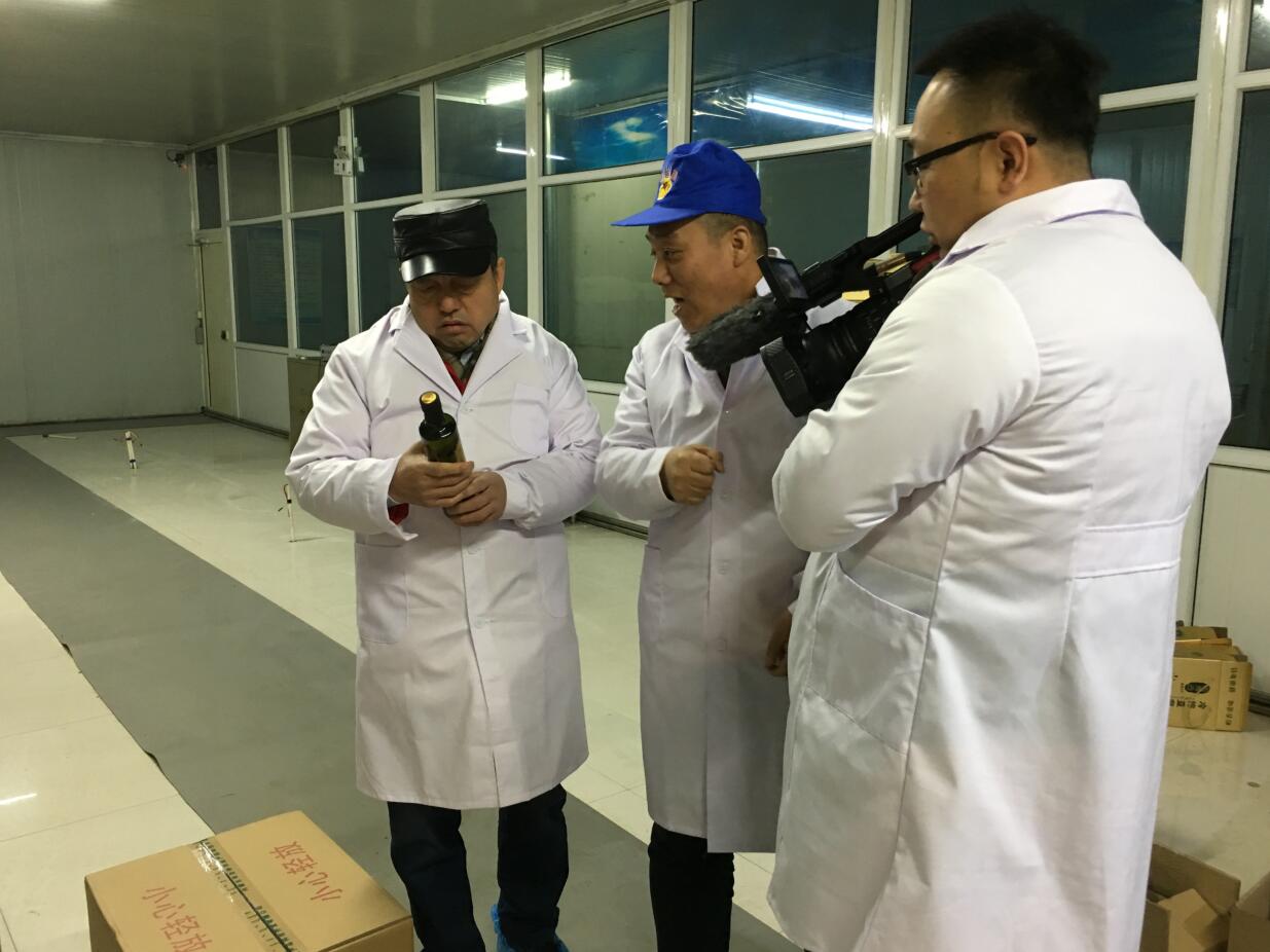 林永亮執(zhí)行會(huì)長(zhǎng)到協(xié)會(huì)會(huì)員單位、內(nèi)蒙古豐吉妙農(nóng)業(yè)產(chǎn)品科技開發(fā)有限公司調(diào)研