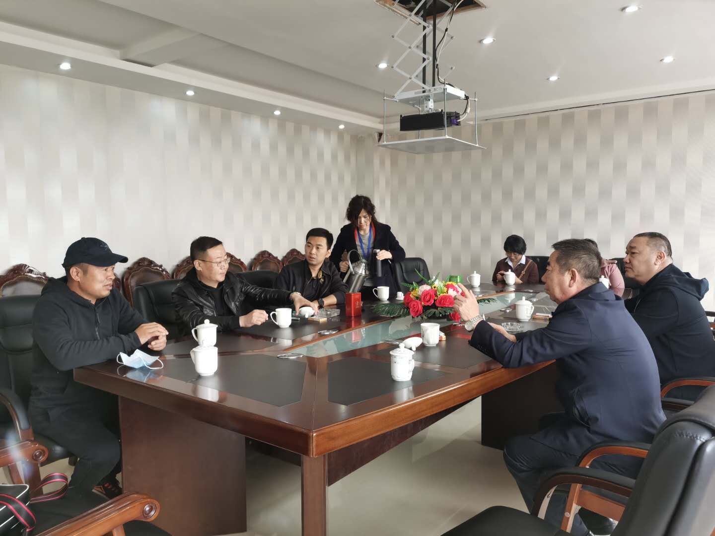 周勇會(huì)長在恒瑞投資控股集團(tuán)調(diào)研學(xué)習(xí)