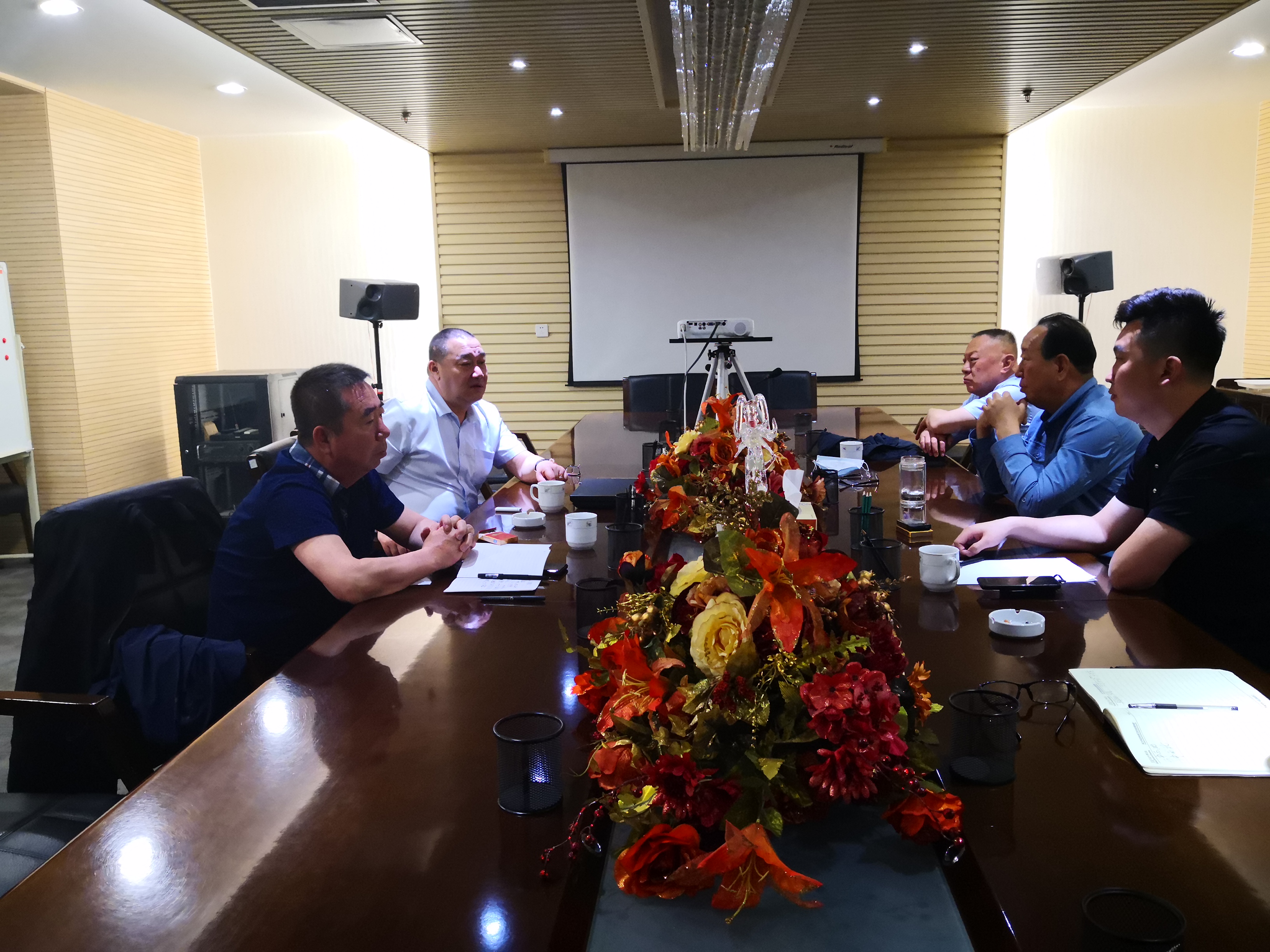 周勇會長在呱呱叫實業(yè)(集團)有限公司學(xué)習(xí)調(diào)研