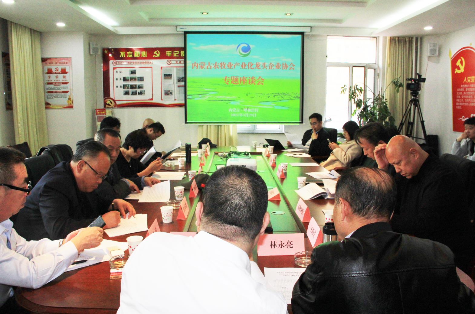 建言獻策，充分發(fā)揮協(xié)會的組織協(xié)調(diào)能力