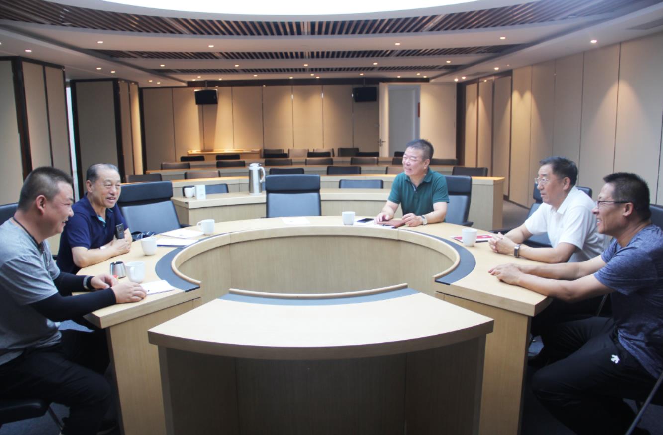 林永亮執(zhí)行會長到部分申報“名優(yōu)特”認(rèn)定的企業(yè)進行實地調(diào)研