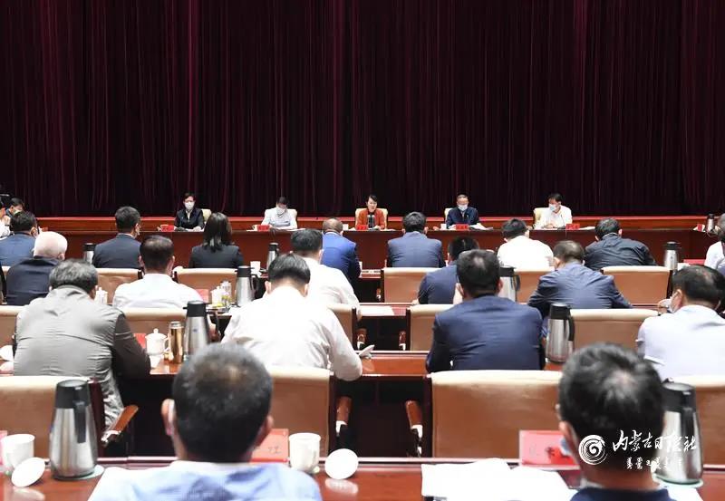 王莉霞主席主持召開自治區(qū)民營企業(yè)座談會，周勇會長作專題匯報