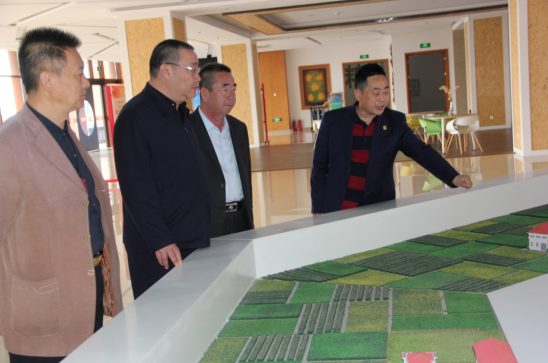 協(xié)會(huì)會(huì)長(zhǎng)周勇一行到三主糧天然燕麥產(chǎn)業(yè)園區(qū)參觀調(diào)研