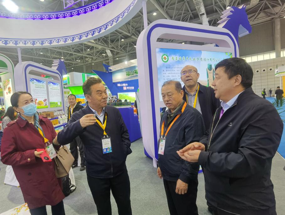 內(nèi)蒙古1400多種有機、綠色農(nóng)畜產(chǎn)品亮相中國綠色食品博覽會和中國國際有機食品博覽會